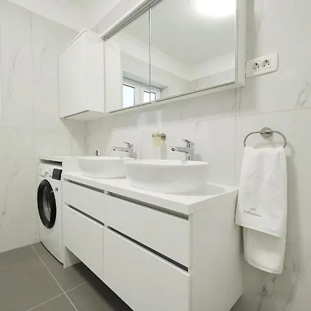 Adrian Sikovo