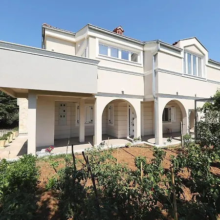 Villa Adrian Sikovo