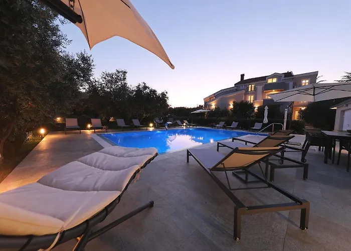 Adrian Вилла Sikovo