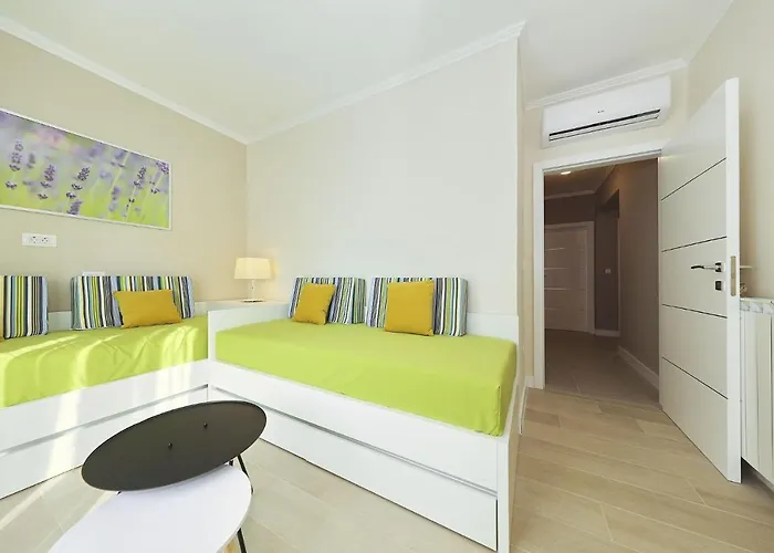 Adrian Вилла Sikovo